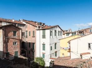 Affordable suite with a view in the Heart of Lucca