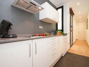 Liceu Apartments by gaiarooms