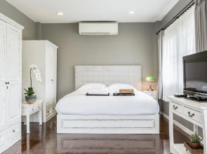 Moon 11 Boutique Home