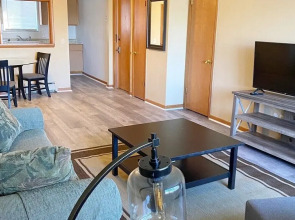 Modern, Homey 2-bedroom in Toledo