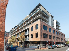 Docklands 407