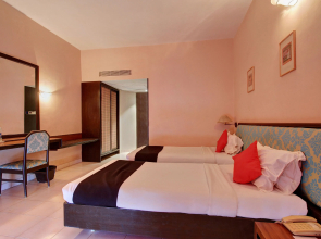 Capital O 22798 The Hans Hotel