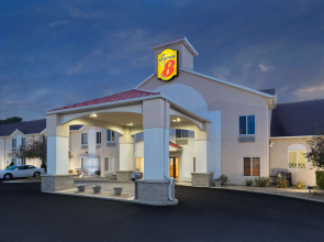 Super 8 by Wyndham Cloverdale IN