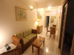 Paradise Lagoon Apartment
