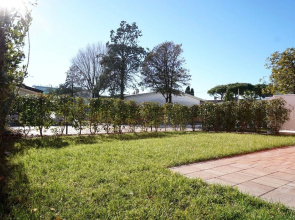 Relax by the Garden - Flat for up to 6 Guests