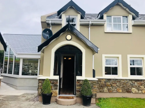 3 Bedroomed House Minutes Walk From Kenmare Town