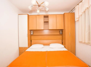 Apartments and Rooms Mlacović