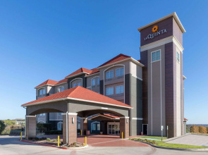 La Quinta Inn & Suites by Wyndham Fort Worth - Lake Worth