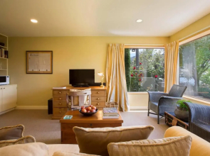 139 On Peninsula - The Ideal Retreat 2 Bedroom Apartment