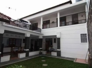 OYO Life 93158 Kost Asaka