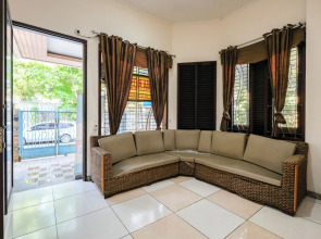 RedDoorz Plus near Simpang Lima