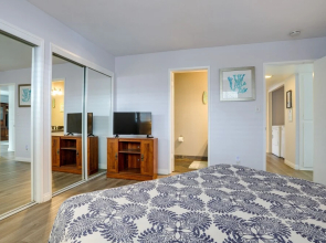 Viva Ventura: Duplex With Patio - Walk to Beach!