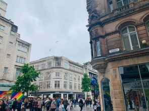 2 Bed Duplex Penthouse Apartment by Mathew Street Sleeps 6