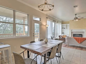 Airy Villa in Austin w/ Badminton/volleyball Court