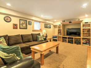 Cozy Utah Cabin w/ Deck & Fire Pit!