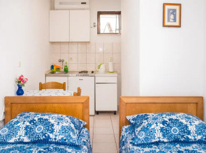 Studio Next to the Beach w Terrace and Parking