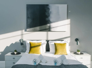 BNBbuddy Apartments - Huge 5* Georgian Apartment - Great Location