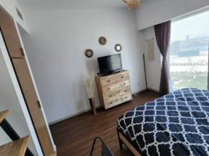 Cozy 1BR in Iconic Tower