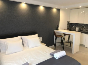 Penthouse "Sky 17" s balkonom i besplatnim parkingom