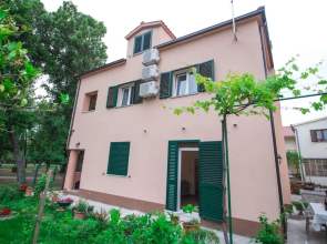 Spacious Apartment w Patio 40m From the Beach