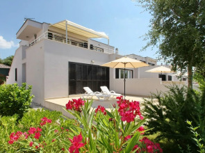 Luxury Apartment with Oven, 13 Km North of the City of Zadar