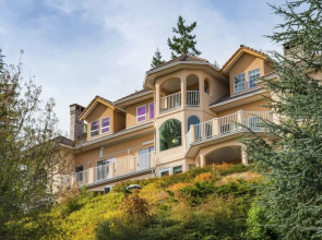 Villa Eyrie Resort