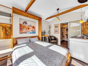 Snuggle Inn A Romantic Couples Retreat!