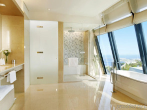 Отель Fairmont Baku at the Flame Towers