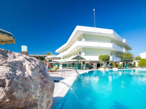 Stamos Plus Hotel