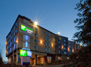 Holiday Inn Express Hotel & Suites SeaTac by IHG