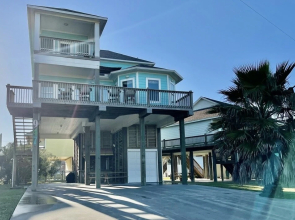 #latitude Adjustment 4 Bedroom Home by RedAwning