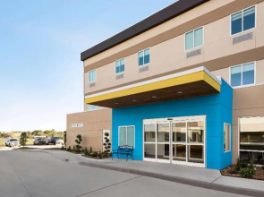 Super 8 By Wyndham Beaumont I-10/Walden Rd