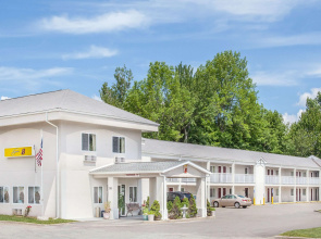 Super 8 By Wyndham Monticello