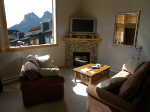 Apartment 407, Contemporary Decor