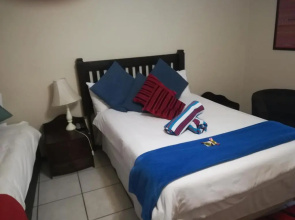 Harties Garden Home - 16 Sleeper Hartbeespoort Dam
