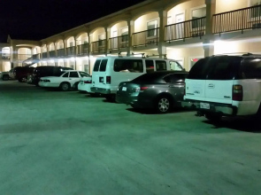 Crossroads Inn & Suites