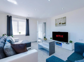 Vidale Court, 3 Bedroom House with River Irwell view, sleeps 6
