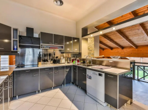 Splendide maison de 330m avec piscine interieure