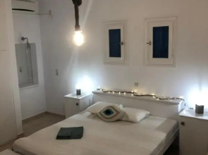 A Cycladic-architecture Beach House in Koumbara