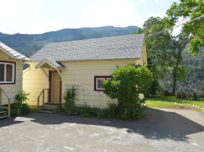Totem Motel
