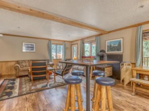 Little Trail Lodge