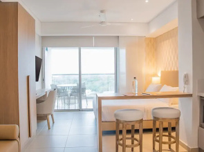 w Comfortable Loft w Balcony in Crespo