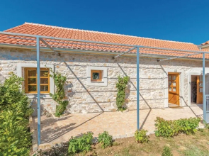 Amazing Home in Lisane Tinjske With 4 Bedrooms, Wifi and Outdoor Swimming Pool