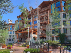 3bd + Loft With Ski In/out Access And Panoramic Views! 3 Bedroom Condo by RedAwning