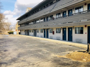 Motel 6 Columbus, OH - Quarter Horse