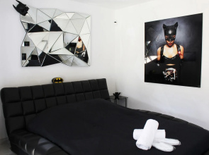 SHANGTASIA Luxury Art Room