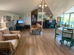 Nino's Veranda Apartment