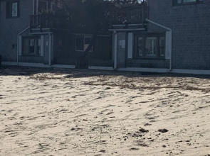 Vineyard Harbor Motel - Private Beach