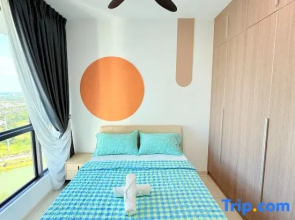 Macrolink 2B2R 7 pax Condo Medini near legoland