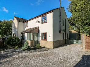 6 Hunters Green Close